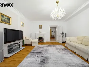 Prodej bytu 3+1, Karlovy Vary, Mariánskolázeňská, 141 m2