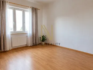 Pronájem bytu 3+1, Horažďovice, Husovo náměstí, 74 m2