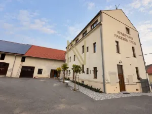 Pronájem bytu 3+1, Horažďovice, Husovo náměstí, 74 m2