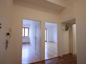 Pronájem bytu 1+1, Praha - Vršovice, Volyňská, 49 m2