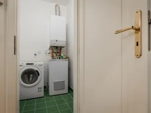 Pronájem bytu 4+1, Praha - Nové Město, Odborů, 100 m2