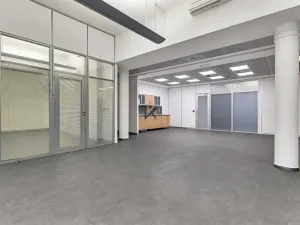 Pronájem kanceláře, Praha, Křižíkova, 416 m2