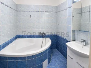 Pronájem bytu 2+kk, Praha - Libeň, náměstí Dr. Václava Holého, 62 m2