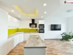 Pronájem bytu 3+kk, Praha - Uhříněves, Václava Trojana, 68 m2