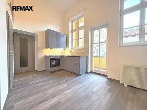 Pronájem bytu 2+kk, Chrudim, Resselovo náměstí, 49 m2