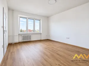 Pronájem bytu 2+1, Hradec Králové - Slezské Předměstí, třída SNP, 55 m2