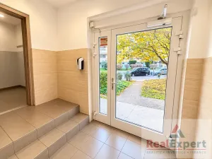 Prodej bytu 2+kk, Praha - Háje, Brechtova, 30 m2