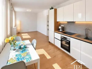 Pronájem bytu 1+kk, Praha - Letňany, Toužimská, 38 m2
