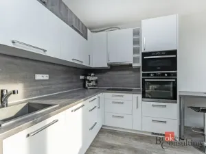 Prodej bytu 1+kk, Hradec Králové - Třebeš, Ve Stromovce, 33 m2