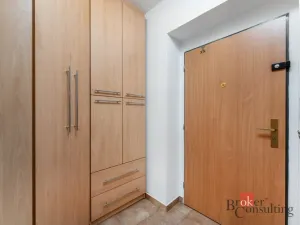 Prodej bytu 1+kk, Hradec Králové - Třebeš, Ve Stromovce, 33 m2