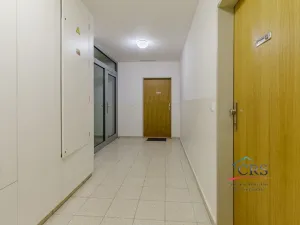 Prodej bytu 2+kk, Praha, Jeseniova, 55 m2
