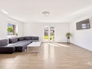 Pronájem rodinného domu, Postřižín, Lišková, 150 m2
