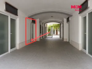 Pronájem obchodního prostoru, Kostelec nad Černými lesy - Kostelec nad Černými Lesy, náměstí Smiřických, 14 m2