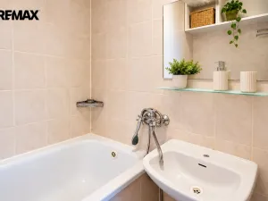 Prodej bytu 2+1, Ostrov, Štúrova, 56 m2