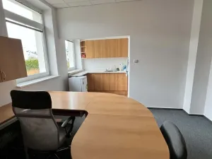 Pronájem kanceláře, Kravaře, Kostelní, 240 m2