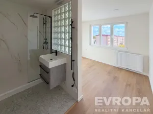 Pronájem bytu 2+1, Praha - Malešice, Počernická, 52 m2