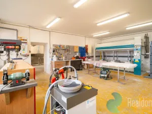 Prodej výrobních prostor, Radošovice, 1075 m2