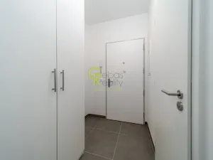 Pronájem bytu 1+kk, Praha - Libeň, Ocelářská, 35 m2