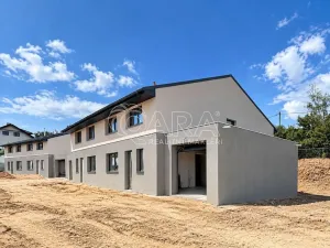 Prodej rodinného domu, Kamenice, Lomená, 156 m2