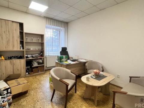 Pronájem kanceláře, Třinec, nám. Míru, 28 m2