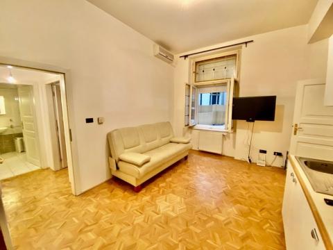 Pronájem bytu 2+kk, Praha - Staré Město, Týnská ulička, 44 m2