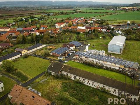 Prodej výrobních prostor, Radslavice, 3300 m2