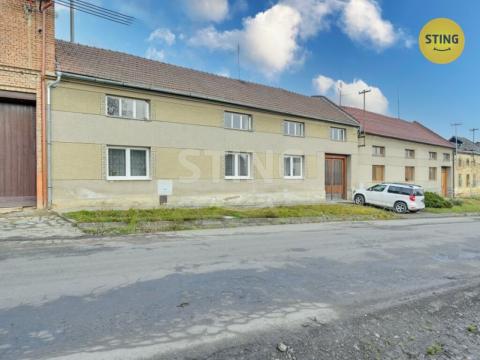 Prodej rodinného domu, Lešany, 213 m2