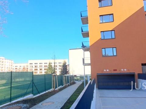 Pronájem garážového stání, Písek - Pražské Předměstí, Pražská, 12 m2