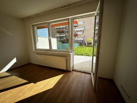 Prodej bytu 1+kk, Praha - Horní Měcholupy, Modenská, 54 m2