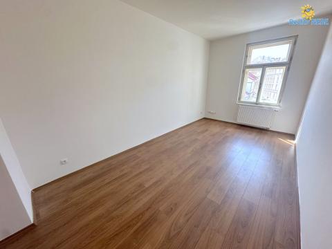 Pronájem bytu 1+kk, Praha - Nusle, Nuselská, 31 m2