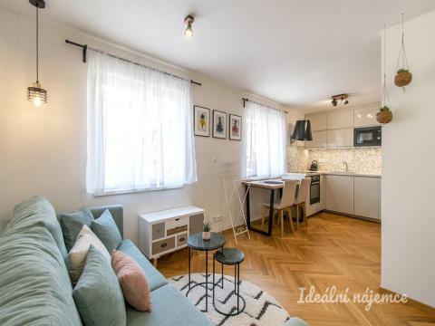 Pronájem bytu 1+kk, Praha - Vršovice, Černomořská, 40 m2