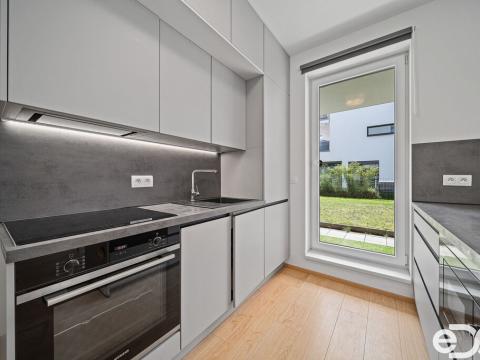 Prodej bytu 2+kk, Praha - Hrdlořezy, Mezilehlá, 53 m2