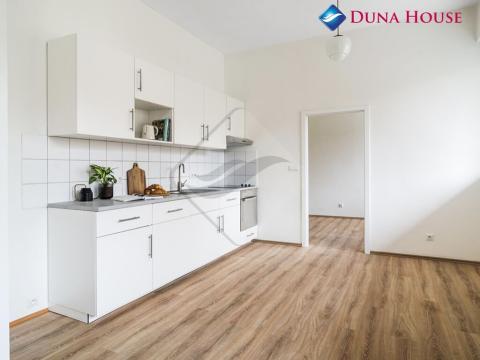 Prodej bytu 2+kk, Kladno - Kročehlavy, náměstí Sítná, 45 m2