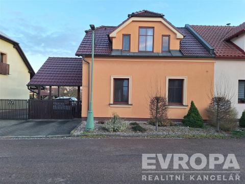 Prodej rodinného domu, Sezemice, Komenského, 350 m2