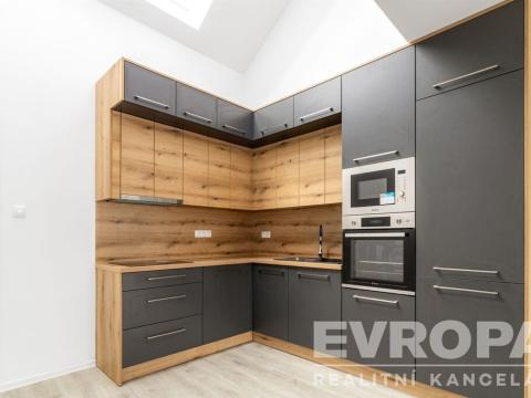 Prodej bytu 2+kk, Žirovnice, Havlíčkovo náměstí, 52 m2