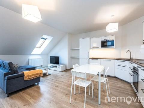 Pronájem bytu 2+kk, Praha - Holešovice, Bubenská, 84 m2