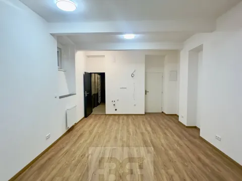 Pronájem bytu 1+kk, Praha - Kobylisy, Střelničná, 32 m2