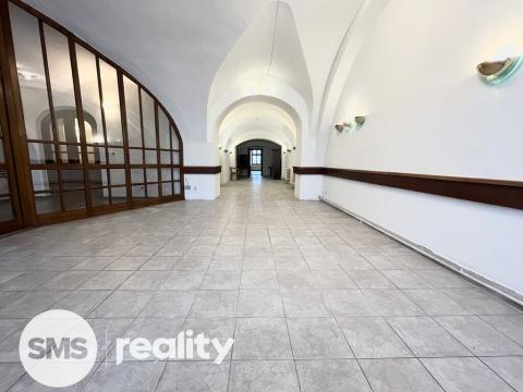 Pronájem obchodního prostoru, Frýdek-Místek, Zámecké nám., 73 m2