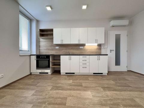 Pronájem bytu 2+kk, Hodonín, Národní třída, 51 m2