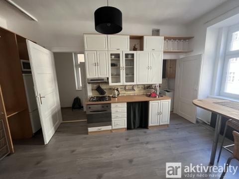 Pronájem bytu 2+kk, Praha - Žižkov, Žerotínova, 42 m2