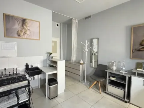 Pronájem obchodního prostoru, Praha - Karlín, Křižíkova, 25 m2