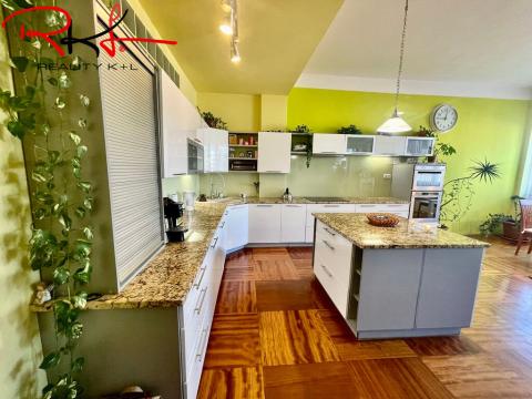 Pronájem bytu 4+kk, Praha - Holešovice, U Pergamenky, 128 m2