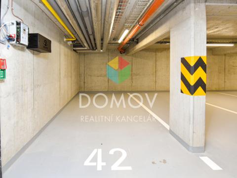 Pronájem garážového stání, Beroun, U Židovského hřbitova, 18 m2