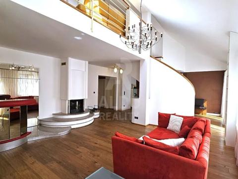 Prodej atypického bytu, České Budějovice, B. Smetany, 255 m2