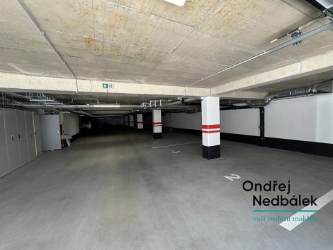 Pronájem garážového stání, Zlín, Kvítková, 15 m2