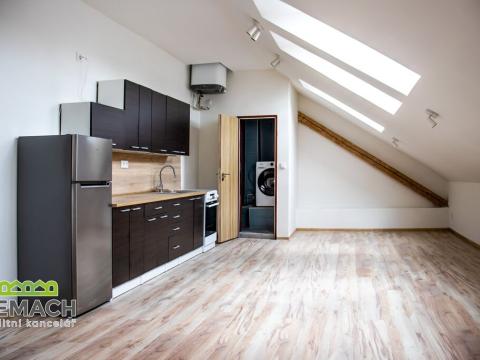 Pronájem atypického bytu, Dvůr Králové nad Labem, Havlíčkova, 55 m2