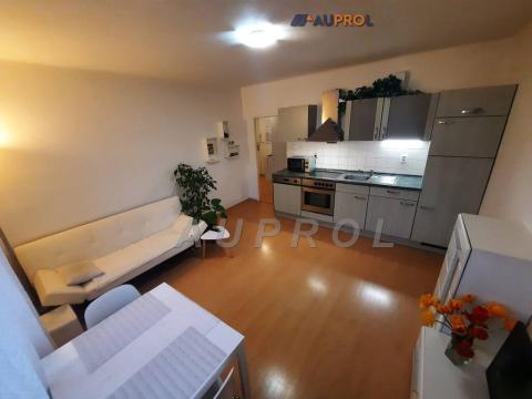 Prodej bytu 2+kk, Praha - Vršovice, Bajkalská, 38 m2