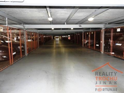 Pronájem garážového stání, Hradec Králové, Mrštíkova, 12 m2
