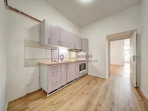 Pronájem bytu 2+1, Jindřichův Hradec, nám. Míru, 50 m2