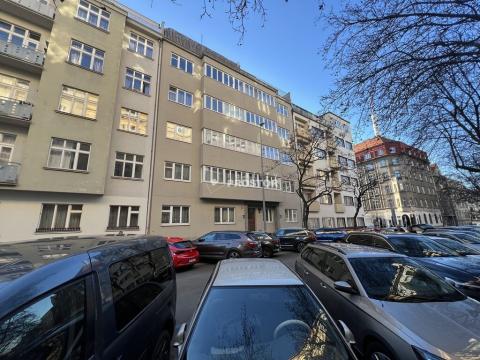 Pronájem bytu 2+1, Praha - Vinohrady, Velehradská, 77 m2